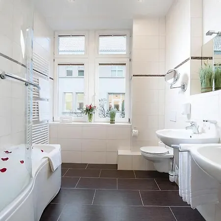 Schweizer Hof Hotel 3*