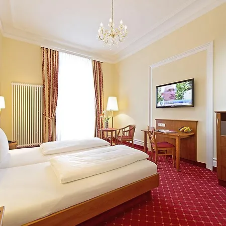 Schweizer Hof Hotel 3*