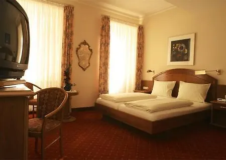 Schweizer Hof Hotel 3*