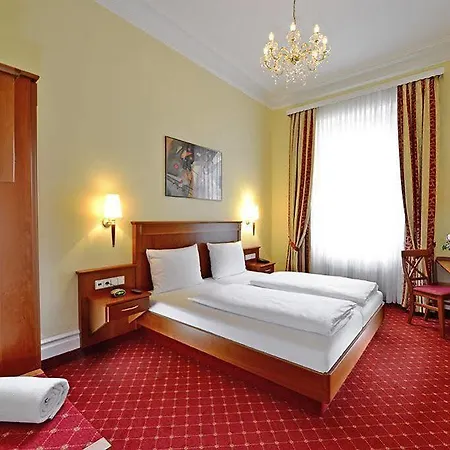 Schweizer Hof Hotel 3*