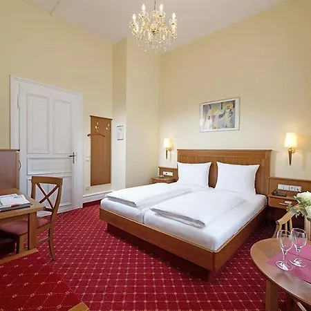 Schweizer Hof Hotel 3*