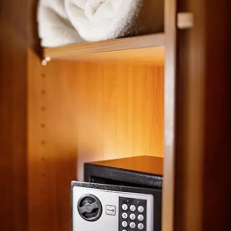 Schweizer Hof Hotel 3*