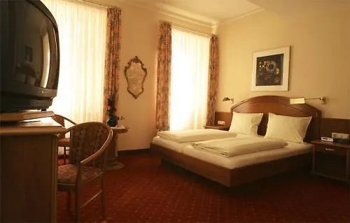 Schweizer Hof Hotel 3*